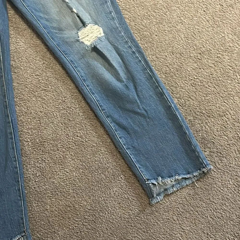 Universal Thread High Rise Straight Distressed Jeans! - Picture 4 of 14